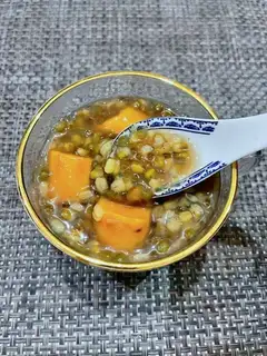 The green beans, the sweet potatoes