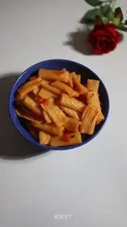 Tomato makes macaroni