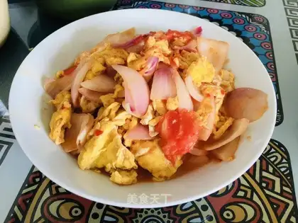 Onion fried eggs