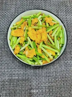 Garlic fried eggs