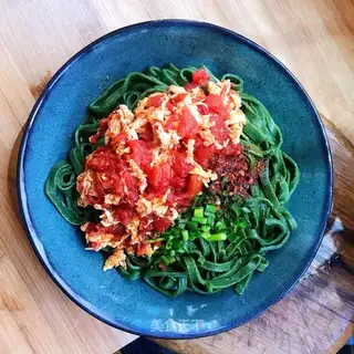 Tomato egg and spinach noodles