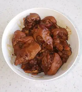 Spicy pig hoof