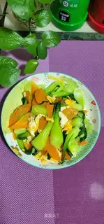 Carrot's eggs are made of sea green