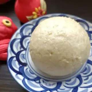 Two meters of black buns