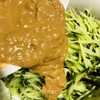 Sesame sauce and cucumber
