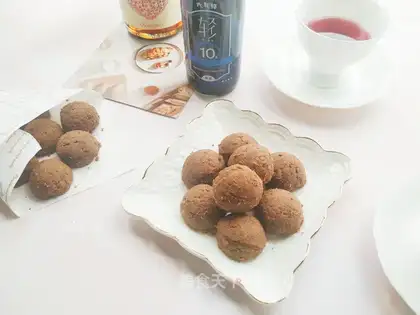 Coconut cocoa sauce ice cream balls