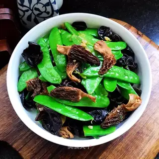 The lamb's belly is fried with Dutch beans