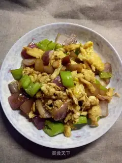Onion pepper fried eggs