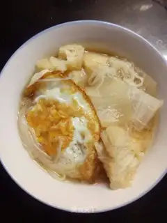 Egg-fried noodle soup