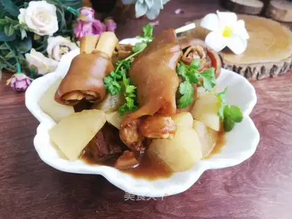 Roach-cooked goat hoof