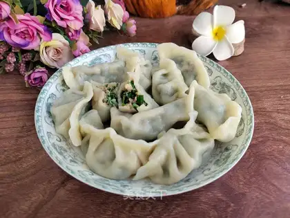 Cream mushrooms and meat dumplings