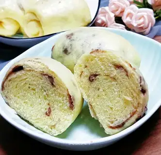 Corn-fruit buns