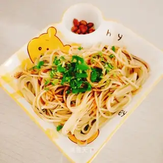 Hot dry noodles