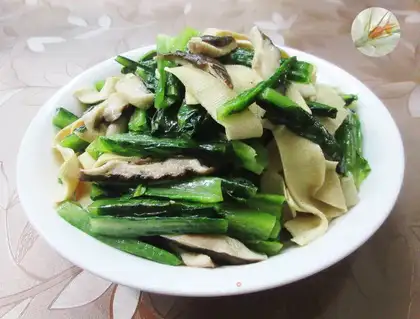 Fry mushrooms and wheat