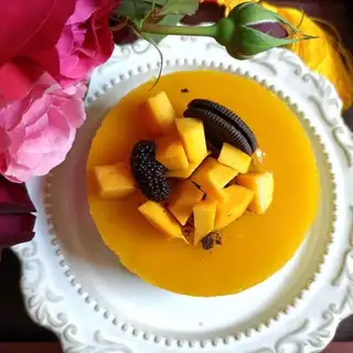 Mango yogurt mousse cake