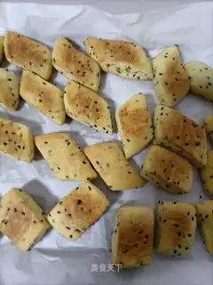 Baked black sesame tablets