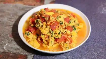 Onion eggs fried tomatoes