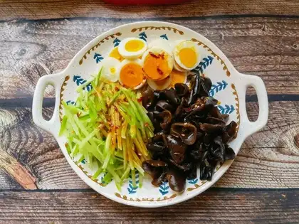 ♪ Blue radish lumbered eggs ♪