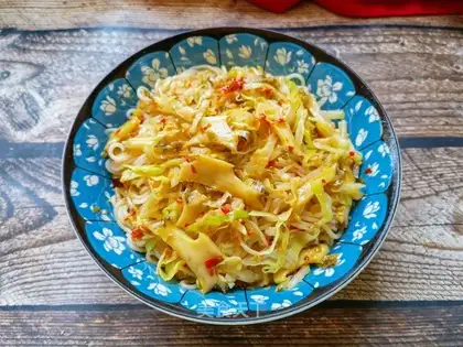 Garlic sauce and rice line