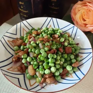 Five flowers for sweet peas