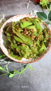 Meat and red pepper