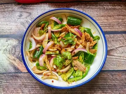 Dutch cucumber onion with chicken leg