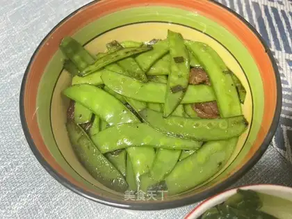 Sausage fried Dutch beans