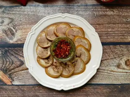 Little elbow with ten fragrances of garlic juice
