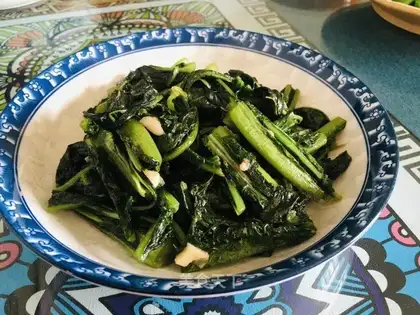 Garlic leaves
