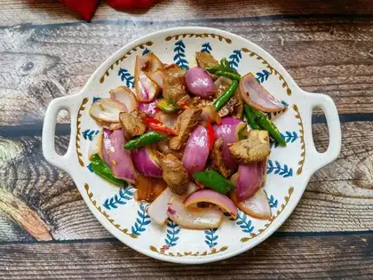 Cream pepper onion fried meat