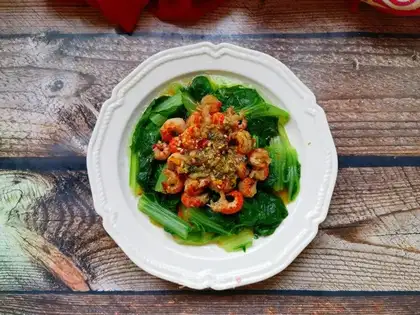 Crawfish with cabbage
