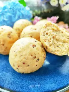 Three-coloured Quinoa whole wheat bun