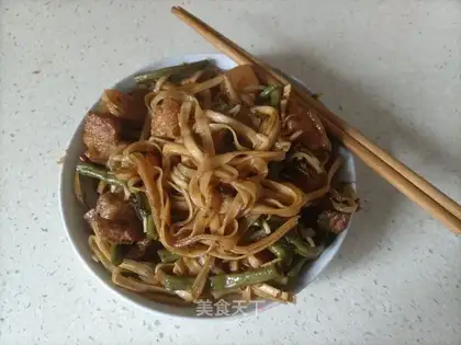 Bean bean horns, meat noodles