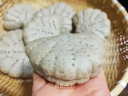 ♪ A chrysanthemum loaf ♪