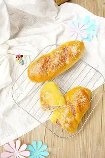 Coconut jam bread