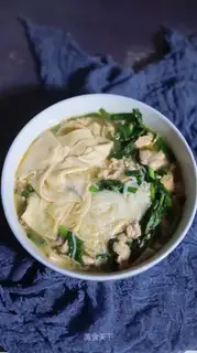 Cream scabs of rotting rice powder