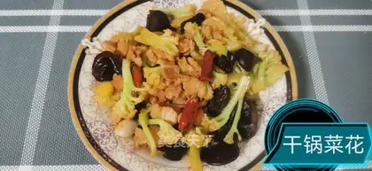 A pot of casserole