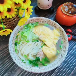 Egg dumpling soup noodles