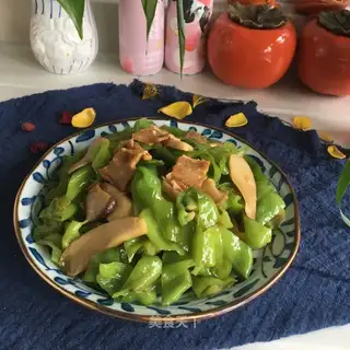 Five flowers with green pepper