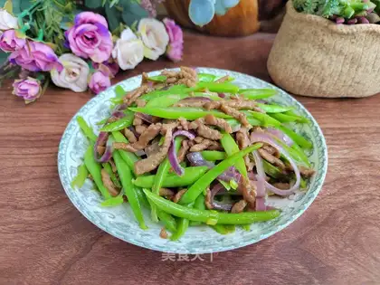 Onion-fruit beef
