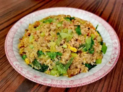 Squeeze eggs and fried rice