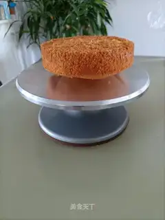 Six inches full of sponge cake