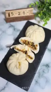 Plum-dry meat buns