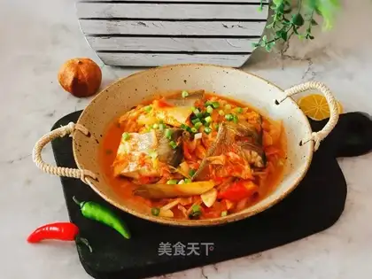 Tomato juice and yellow fish