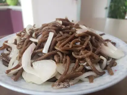 Onion-scrambled lasagna