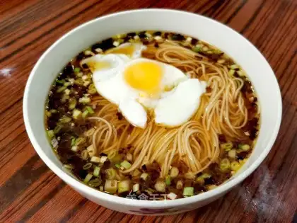 Sour soup mustache noodles