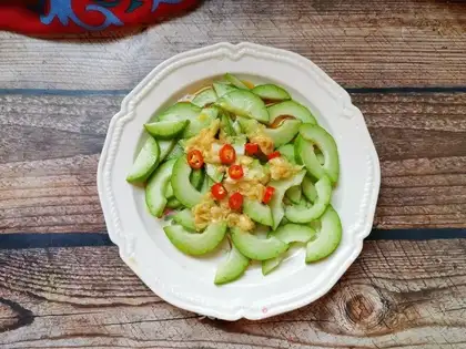 Little peppers of garlic and pickles