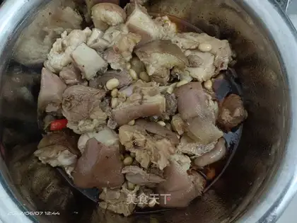 Spicy pig hoof