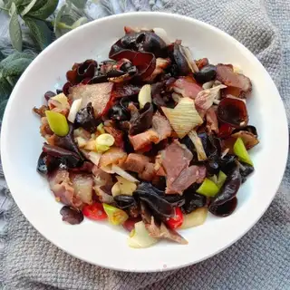 Black-mucked meat
