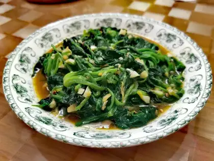 Garlic spinach